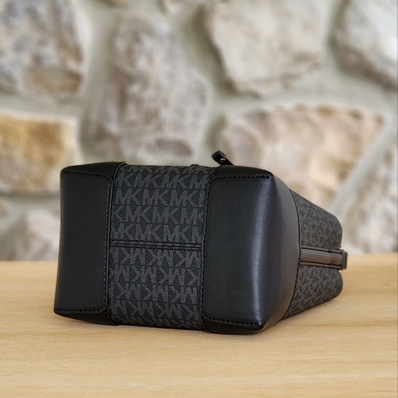 Michael Kors Small Mercer Bucket Logo Crossbody Black - Picture 4 of 7